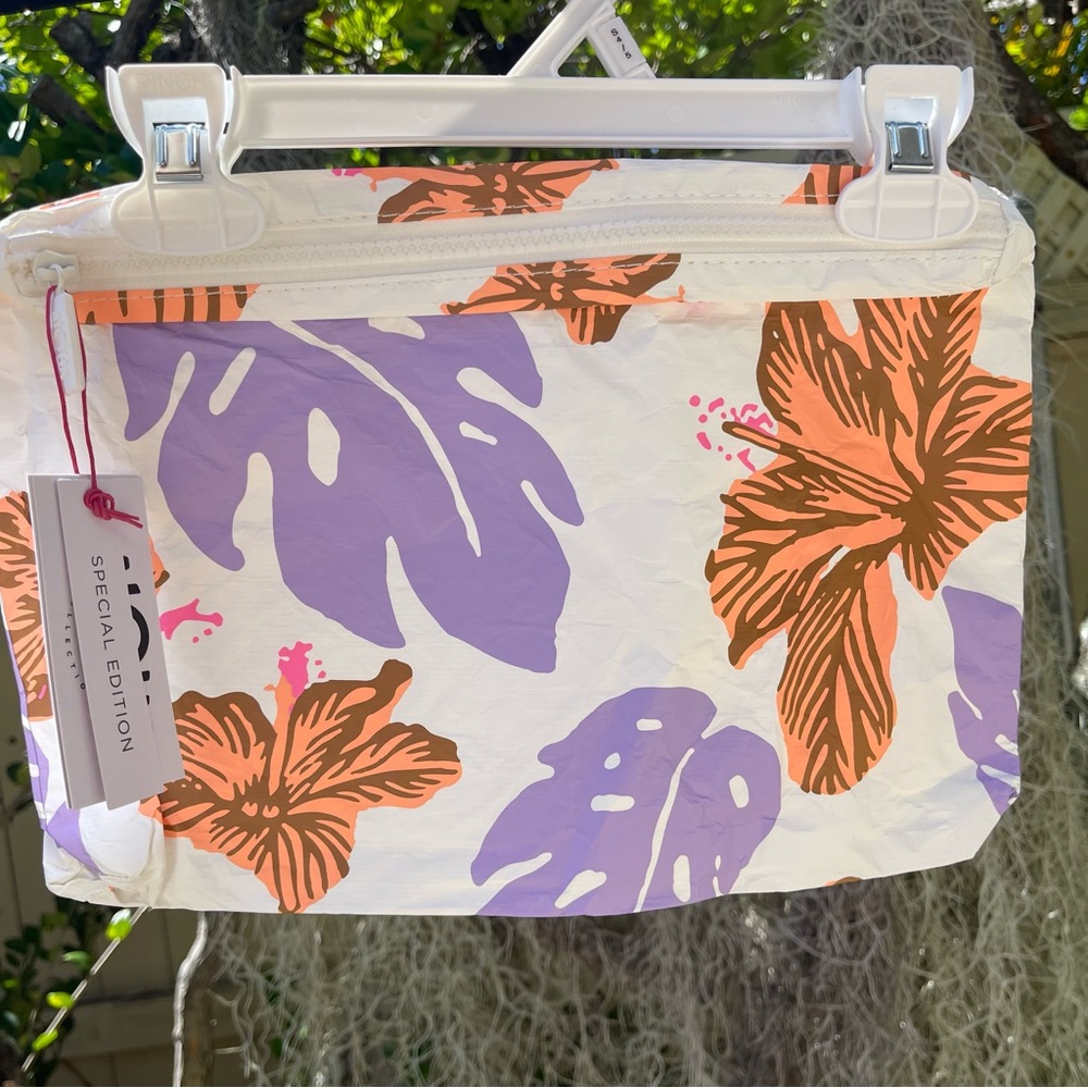 NWT Aloha Collection Mid Pouch in Pape’ete Ube